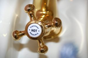 faucet-valve-gold-hot-water-connection-161417